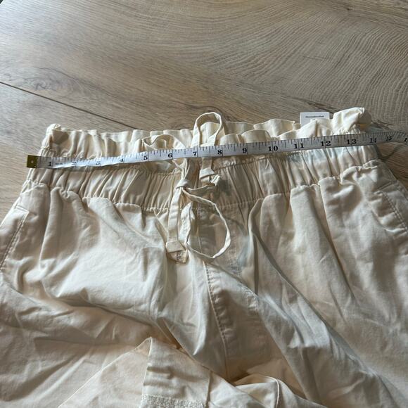 Abercrombie & Fitch Cream Twill Paper Bag Cuffed Pull on Shorts M - Picture 10 of 11